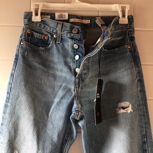 Levi’s Premium Wedgie Straight High Rise - Snug Through Hip and Thigh size 25x28